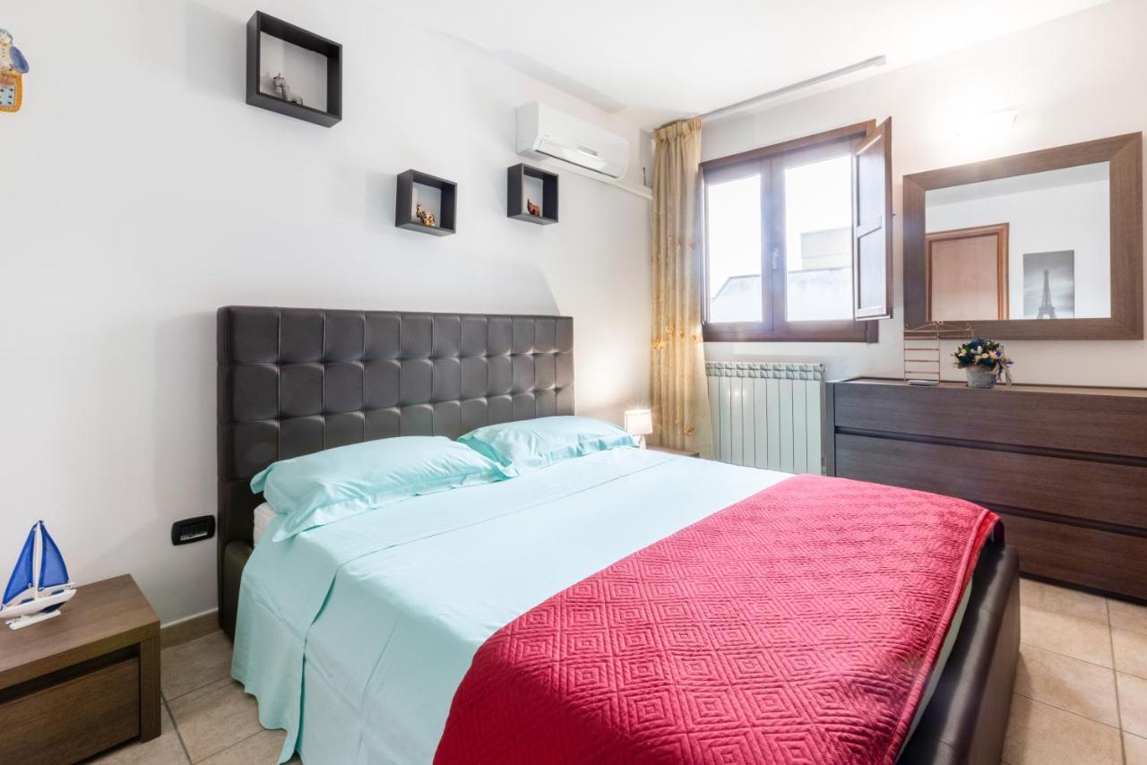 Lecce Colorful Flat With Terrace & Parking Apartment Luaran gambar