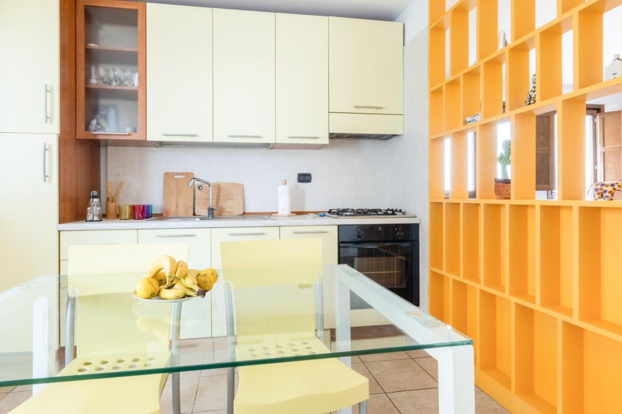 Lecce Colorful Flat With Terrace & Parking Apartment Luaran gambar