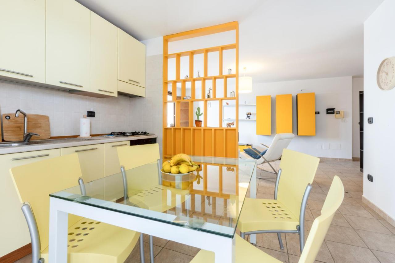 Lecce Colorful Flat With Terrace & Parking Apartment Luaran gambar
