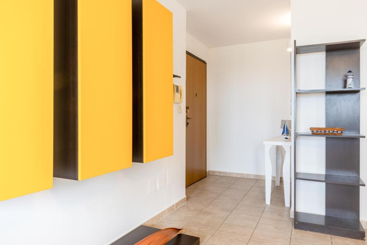 Lecce Colorful Flat With Terrace & Parking Apartment Luaran gambar