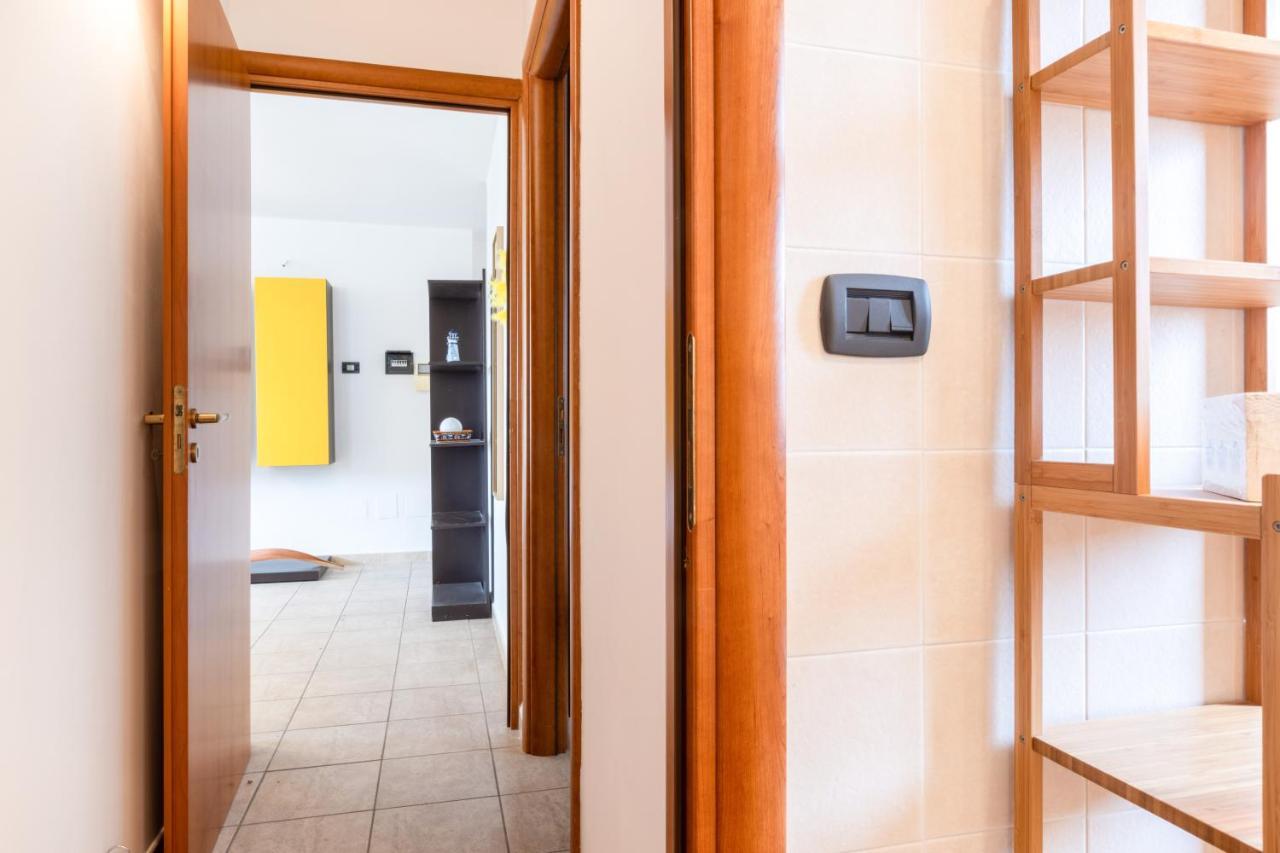 Lecce Colorful Flat With Terrace & Parking Apartment Luaran gambar